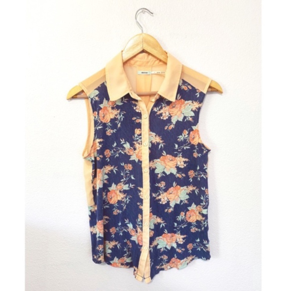Kimchi Blue Button Up Floral Sleeveless Blouse Small
